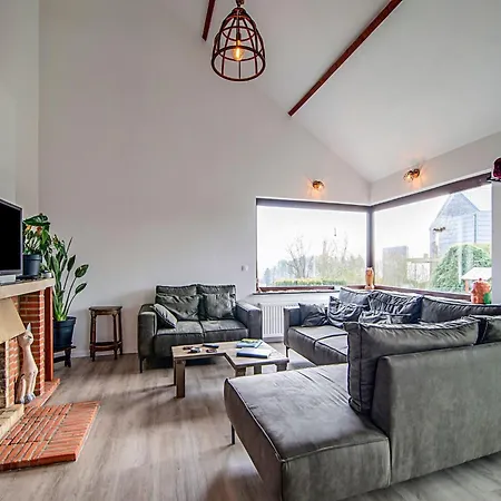 The Waltz Of The Chickadees In Leuze Дом отдыха Сом-Лёз