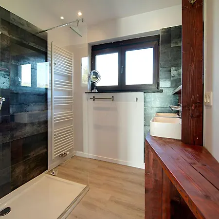 The Waltz Of The Chickadees In Leuze Дом отдыха Сом-Лёз