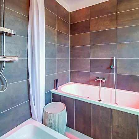 The Waltz Of The Chickadees In Leuze Casa vacanze Somme-Leuze