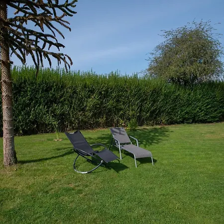 The Waltz Of The Chickadees In Leuze Сом-Лёз